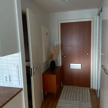 Cozy Top-floor In - Near Center アパート *