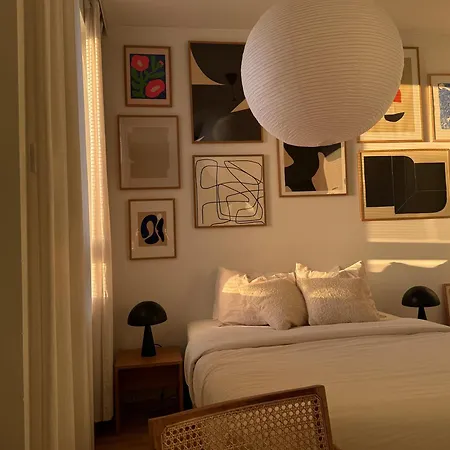 Cozy Top-floor In - Near Center