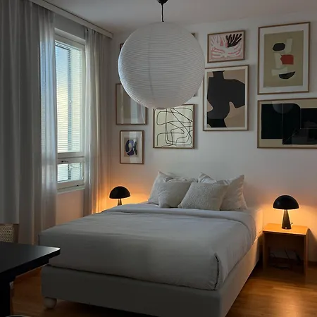 Cozy Top-floor In - Near Center アパート *