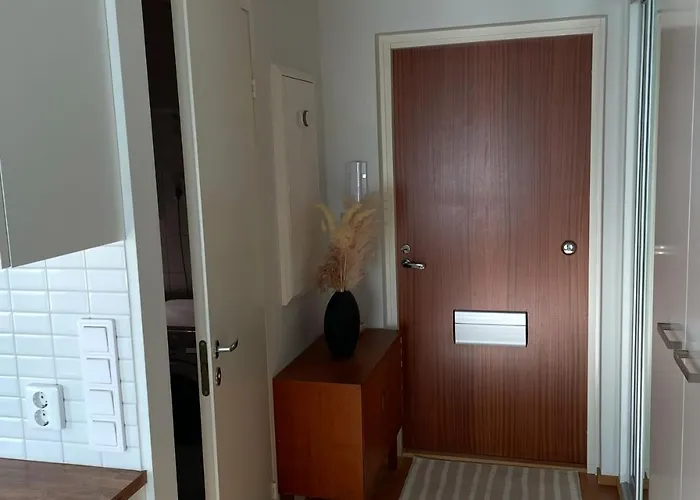 Cozy Top-floor In - Near Center Διαμέρισμα *