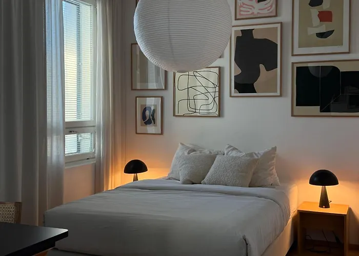 Cozy Top-floor In - Near Center Διαμέρισμα *